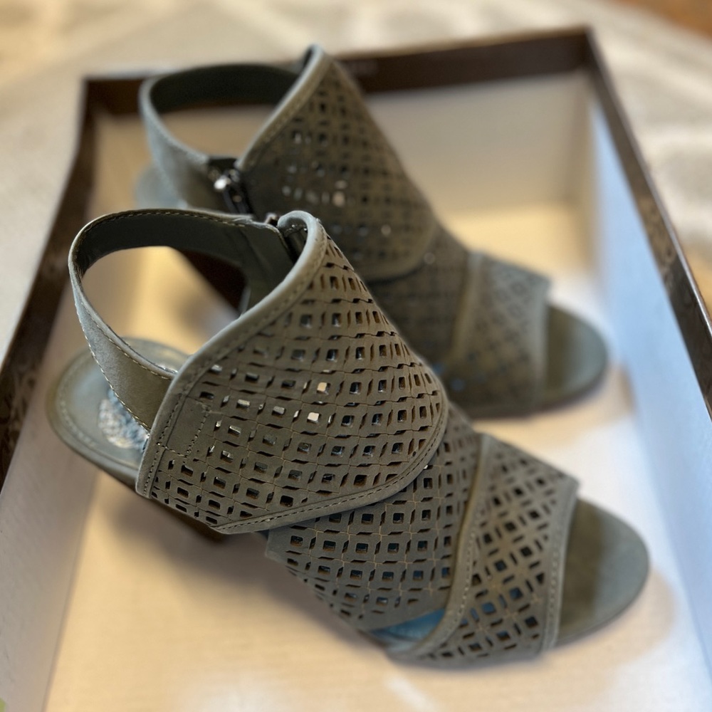 Vince Camuto Size 5 Grey Heels